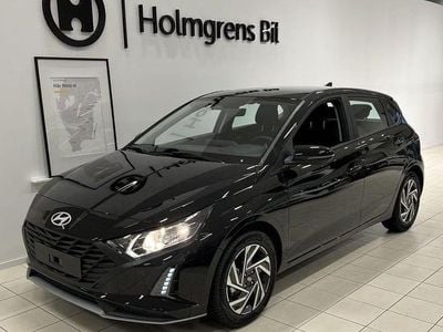 Svart Begagnad 2024 Hyundai i20 Essential Halvkombi | 229 800 kr (Marknadspris)