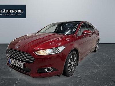 Begagnad Ford Mondeo Titanium 182 HK (133 kW) 2015 Röd Sedan