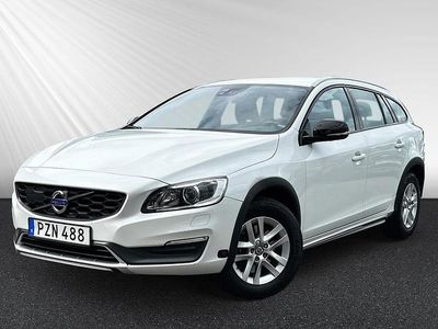 Vit Begagnad 2015 Volvo V60 CC Momentum Kombi | 229 900 kr (Bra pris)