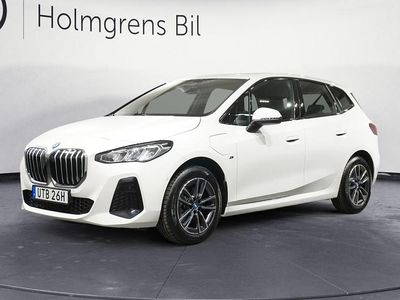 Vit Begagnad 2025 BMW 225 Active Tourer M Sport Minibuss | 399 800 kr