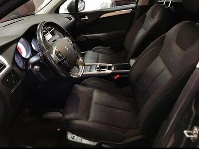 Grå Begagnad 2012 Citroën C4 Halvkombi | 40 000 kr (Marknadspris)