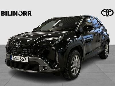 Svart Begagnad 2022 Toyota Yaris Cross SUV | 299 000 kr (Marknadspris)