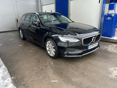 Svart Begagnad 2019 Volvo V90 Momentum Kombi | 200 000 kr (Marknadspris)