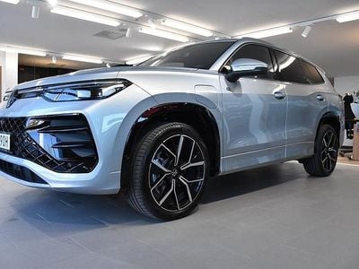 Oyster silver metallic Ny 2025 VW Tayron R-line Edition SUV | 720 400 kr