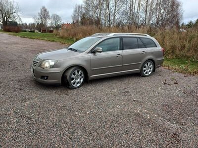 begagnad Toyota Avensis Kombi 2.0 D-4D Euro 4