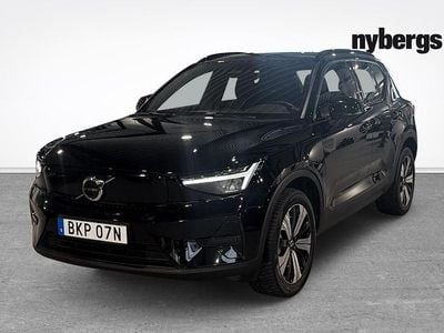 Svart Begagnad 2023 Volvo XC40 Core SUV | 309 000 kr (Marknadspris)