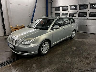 begagnad Toyota Avensis Kombi 2.0 D-4 VVT-i