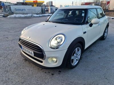 Vit Begagnad 2018 Mini Cooper Salt Halvkombi | 123 000 kr (Marknadspris)