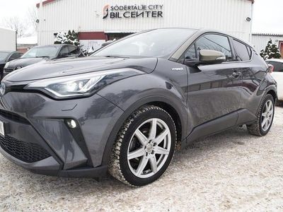 Grå met Begagnad 2021 Toyota C-HR Executive SUV | 269 900 kr (Marknadspris)