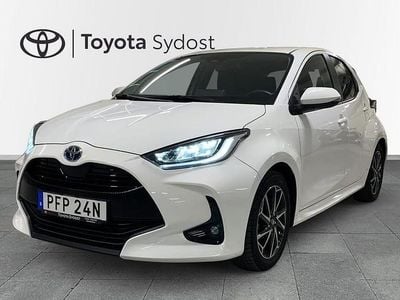 Vit Begagnad 2022 Toyota Yaris Hybrid Active | 219 000 kr (Superpris)