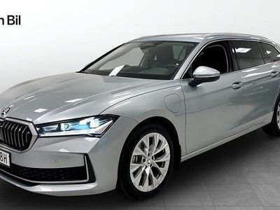 Silver Begagnad 2024 Skoda Superb Selection Kombi | 449 500 kr (Dyr)