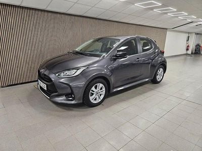 Grå Begagnad 2023 Mazda 2 Halvkombi | 199 700 kr (Marknadspris)