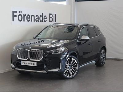 Safirsvart metallic Begagnad 2024 BMW iX1 Comfort Edition SUV | 529 000 kr