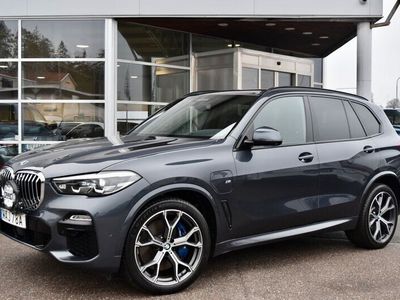 begagnad BMW X5 45e M SPORT PANORAMA LUFTFJÄDRING DRAG HUD H/K 21´´