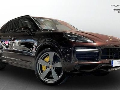 Mahogany metallic Begagnad 2023 Porsche Cayenne Turbo S SUV | 1 375 000 kr