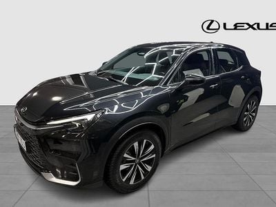 Svart Begagnad 2024 Lexus LBX SUV | 359 900 kr (Marknadspris)