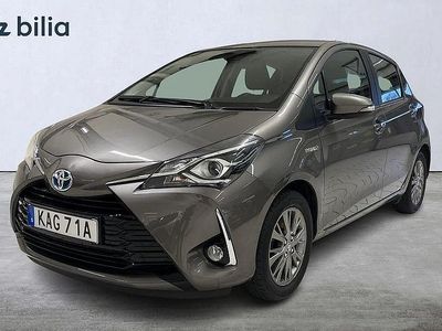 Grå Begagnad 2019 Toyota Yaris Hybrid Active Halvkombi | 199 900 kr (Marknadspris)