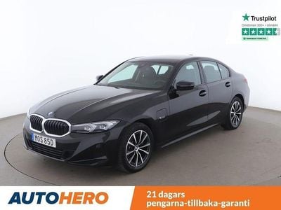 Svart Begagnad 2023 BMW 330 Sedan | 371 000 kr
