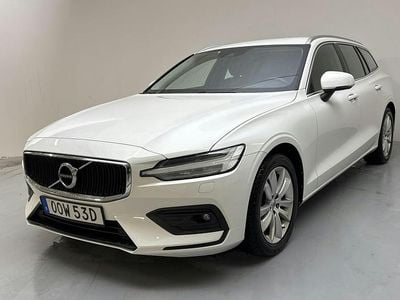 Begagnad Volvo V60 Momentum 197 HK (144 kW) 2021 Vit Kombi
