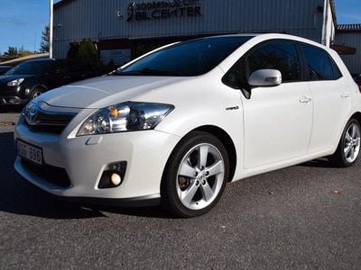 Begagnad Toyota Auris Hybrid Premium 136 HK (100 kW) 2011 Vit Halvkombi