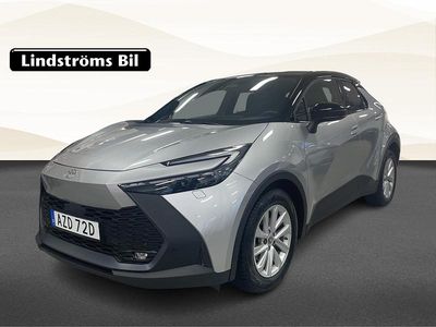 Silver Begagnad 2025 Toyota C-HR Style SUV | 364 900 kr (Marknadspris)