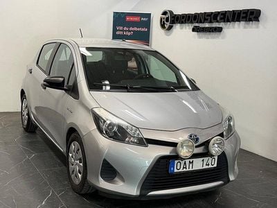 Begagnad Toyota Yaris Hybrid Life 101 HK (74 kW) 2013 Silver Halvkombi