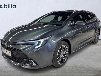 Grå Begagnad 2024 Toyota Corolla Style Kombi | 304 900 kr (Marknadspris)
