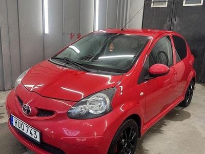 Begagnad Toyota Aygo 68 HK (50 kW) 2009 Röd Halvkombi
