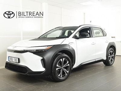 Vit Begagnad 2024 Toyota bZ4X Active SUV | 449 900 kr (Marknadspris)
