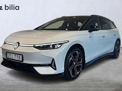 Vit (glacier white metallic bl) Begagnad 2024 VW ID.7 GTX Kombi | 604 900 kr (Marknadspris)