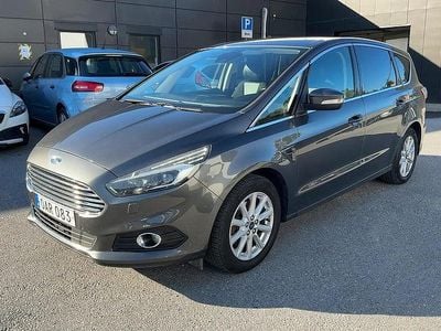 Grå Begagnad 2017 Ford S-MAX Titanium Minibuss | 125 000 kr (Superpris)