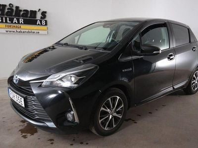 Svart Begagnad 2019 Toyota Yaris Hybrid Halvkombi | 174 500 kr (Marknadspris)