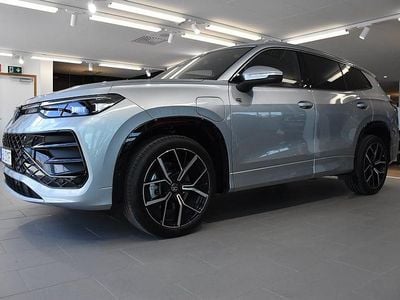 Oyster silver metallic Ny 2025 VW Tayron R-line Edition SUV | 683 698 kr (Marknadspris)