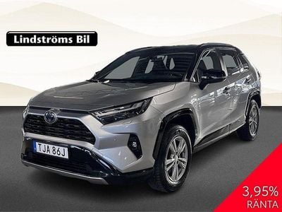 Grå Begagnad 2024 Toyota RAV4 Hybrid Style SUV | 415 000 kr (Marknadspris)