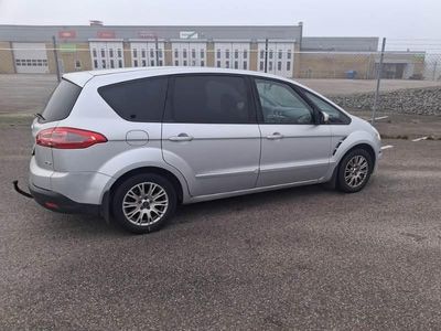 Grå Begagnad 2011 Ford S-MAX Trend Minibuss | 49 000 kr (Superpris)