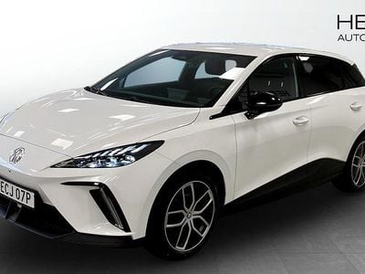 Vit (white) Begagnad 2023 MG MG4 EV Luxury Halvkombi | 294 900 kr (Marknadspris)