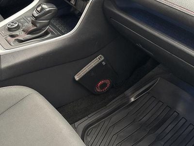 Vit Begagnad 2020 Toyota RAV4 Hybrid SUV | 329 800 kr (Dyr)