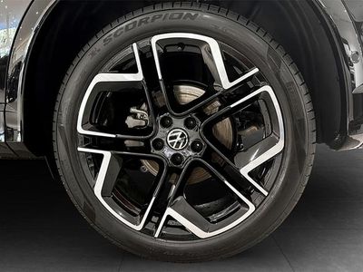 Svart Ny 2025 VW Tiguan R-line SUV | 663 700 kr