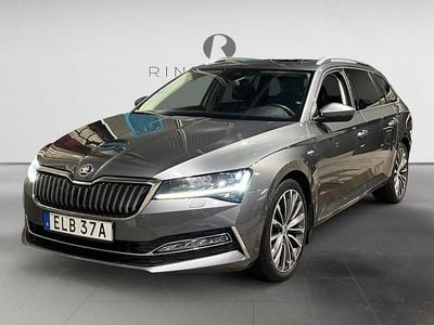 Begagnad Skoda Superb 2022 Grå Kombi