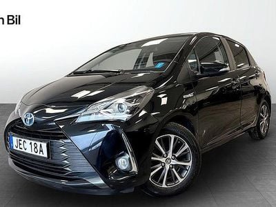 Begagnad Toyota Yaris Hybrid 73 HK (53 kW) 2019 Svart Halvkombi