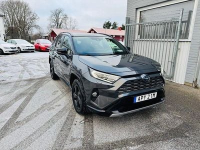Grå metallic Begagnad 2020 Toyota RAV4 Hybrid Style SUV | 319 900 kr (Marknadspris)