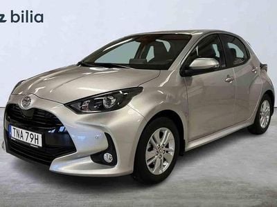 Silver Begagnad 2025 Toyota Yaris Hybrid Halvkombi | 239 900 kr