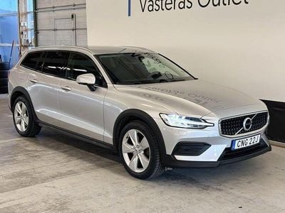 Silver Begagnad 2022 Volvo V60 CC Momentum Kombi | 309 900 kr (Marknadspris)