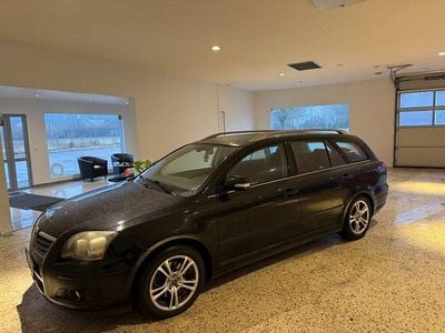 Begagnad Toyota Avensis 147 HK (108 kW) 2006 Svart Kombi