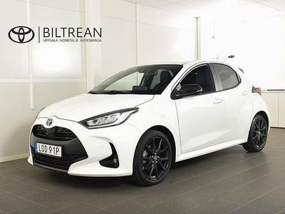 Vit Begagnad 2023 Toyota Yaris Hybrid Style Halvkombi | 234 900 kr (Marknadspris)