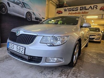 Begagnad Skoda Superb Elegance 140 HK (102 kW) 2012 Silver Kombi