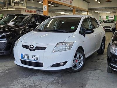 Begagnad Toyota Auris 90 HK (66 kW) 2008 Vit Halvkombi