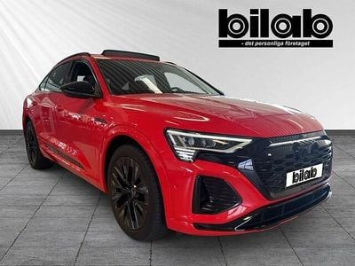 Begagnad Audi Q8 Sportback e-tron S-Line 300 kW (408 HK) 2023 Röd (soneiraröd metallic) SUV