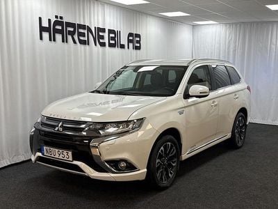 Vit Begagnad 2018 Mitsubishi Outlander SUV | 199 900 kr (Marknadspris)