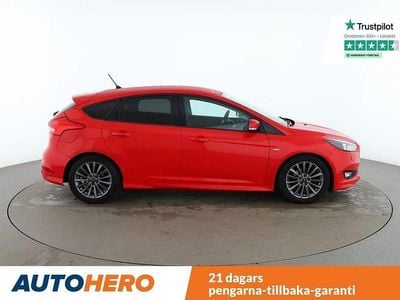 Röd Begagnad 2017 Ford Focus ST-Line Halvkombi | 100 000 kr (Marknadspris)